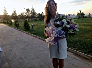 Eliana recebe flores turcas no evento em Ankara